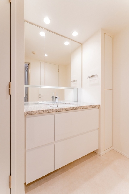 洗面設備　脱衣スペースもあります