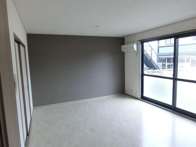 居室・リビング　こちらのリビングで趣味の時間をお楽しみください