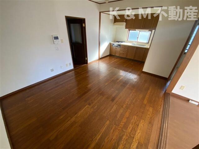 居室・リビング　こちらの居間で趣味の時間をお楽しみください