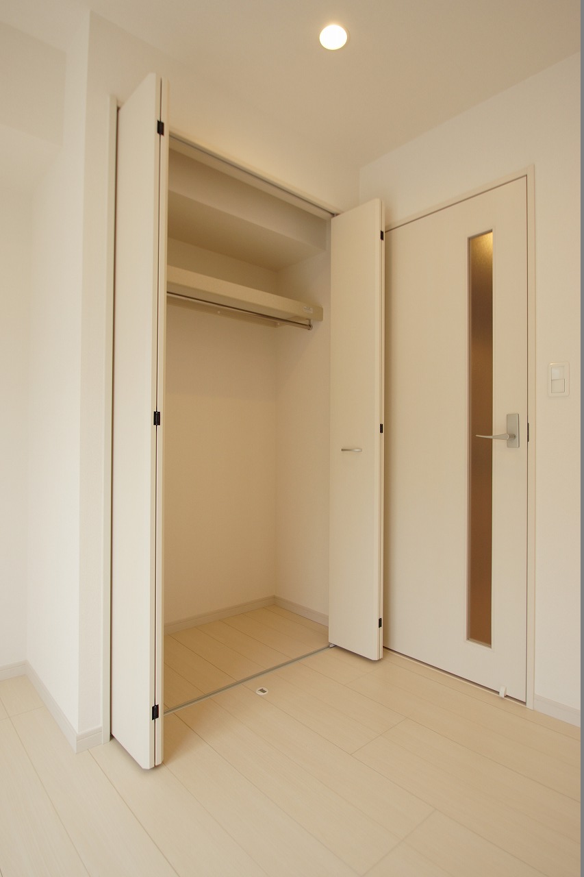 収納　ハンガーパイプ付きのクローゼット