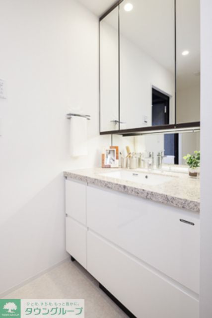 洗面設備　※写真は同タイプ住戸です。