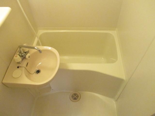 バス・シャワールーム　★白基調の綺麗なバスルームです★