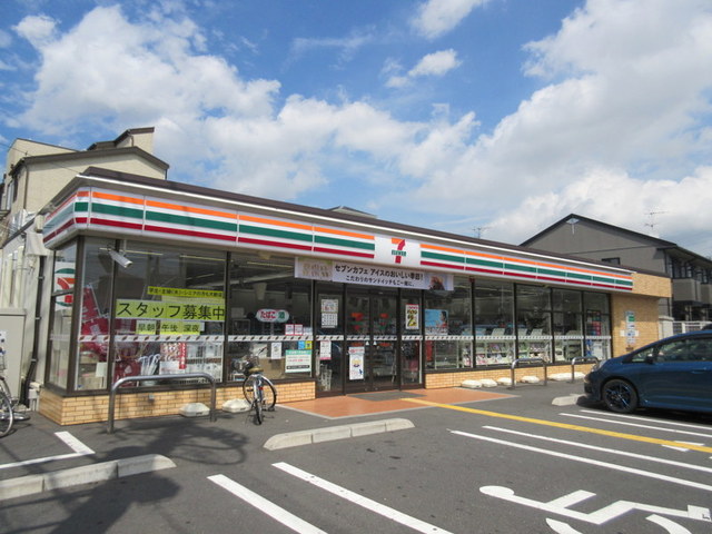 コンビニ　セブンイレブンさいたま堀の内3丁目店（コンビニ）まで566m