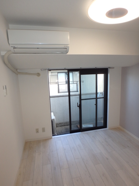 居室・リビング　明るいお部屋でテンションも上がります。