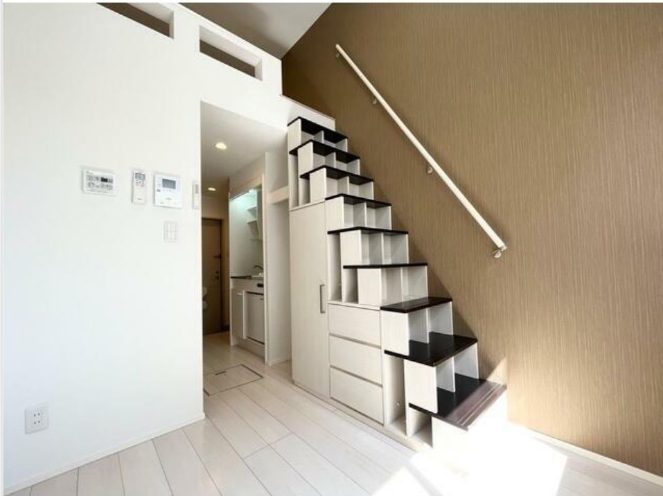収納　階段下収納☆