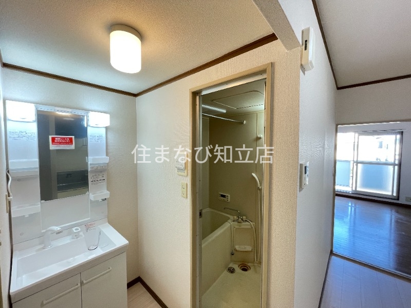 バス・シャワールーム　同型：清掃前