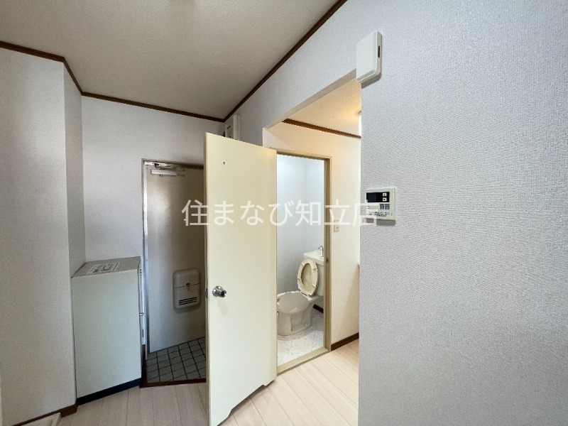 トイレ　同型：清掃前