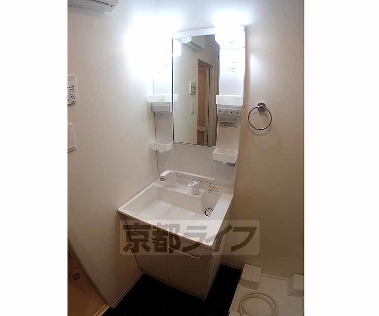 洗面設備　独立洗面台です。