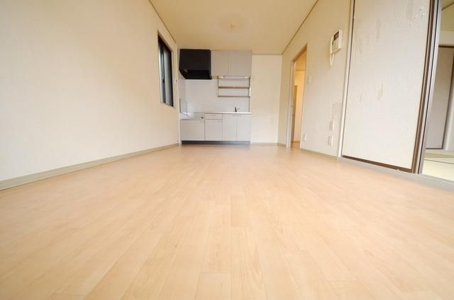 居室・リビング　※同物件別部屋です