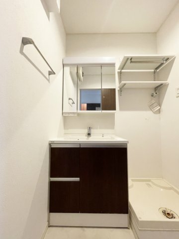 洗面設備　明るい洗面所です★