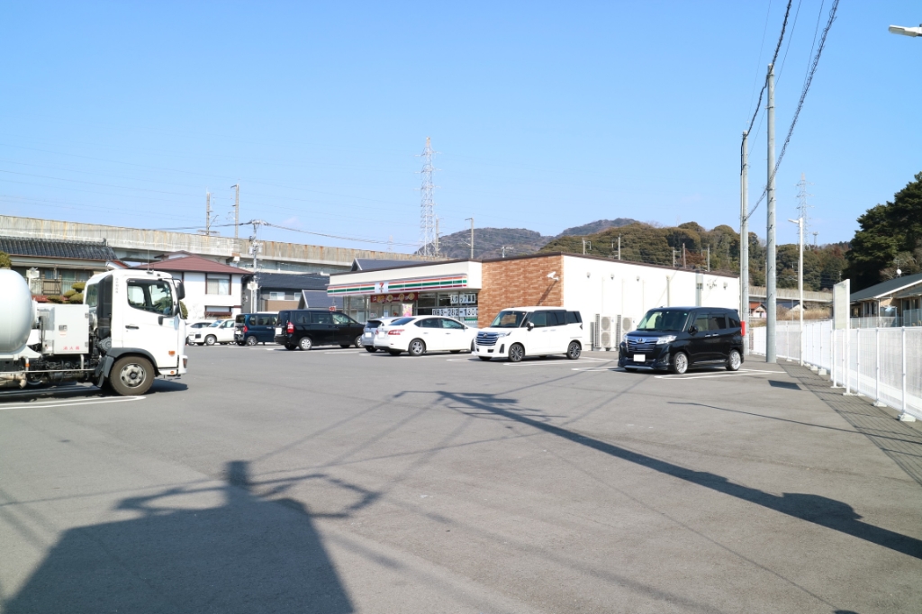 コンビニ　セブンイレブン 下関小月インター店（コンビニ）まで559m