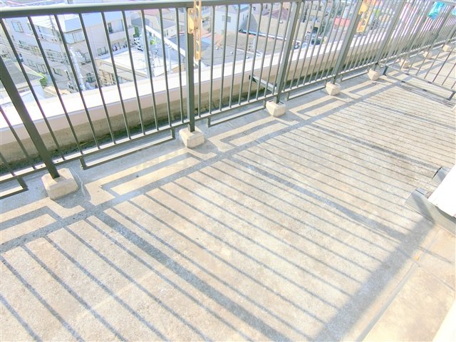 バルコニー　最上階の特権！？広々ルーフバルコニー！