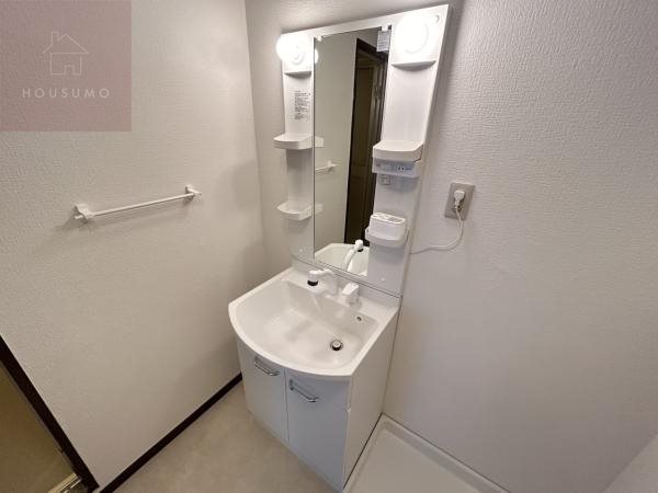 洗面設備　朝の支度にも助かる、独立の洗髪洗面化粧台