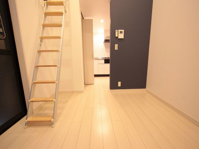 居室・リビング　洋室7.7帖　ロフト4.2帖（収納でもお部屋でも使えます）