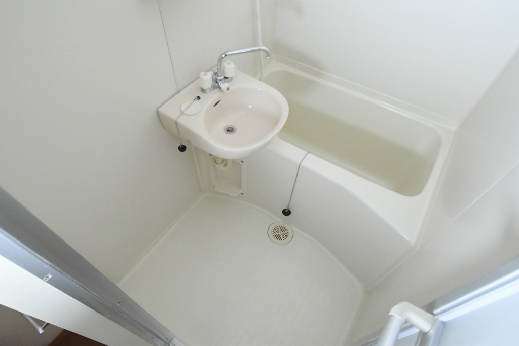 バス・シャワールーム　設備・仕様は号室により異なる為、現況を優先いたします。