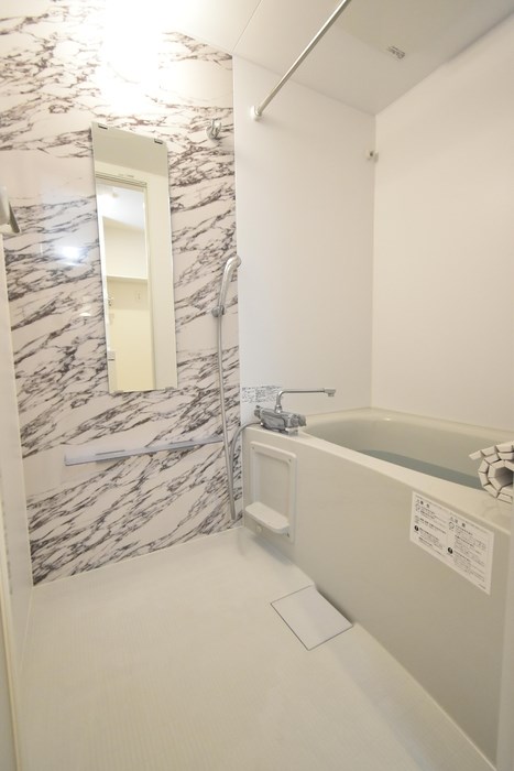 バス・シャワールーム　追い焚き機能付きお風呂