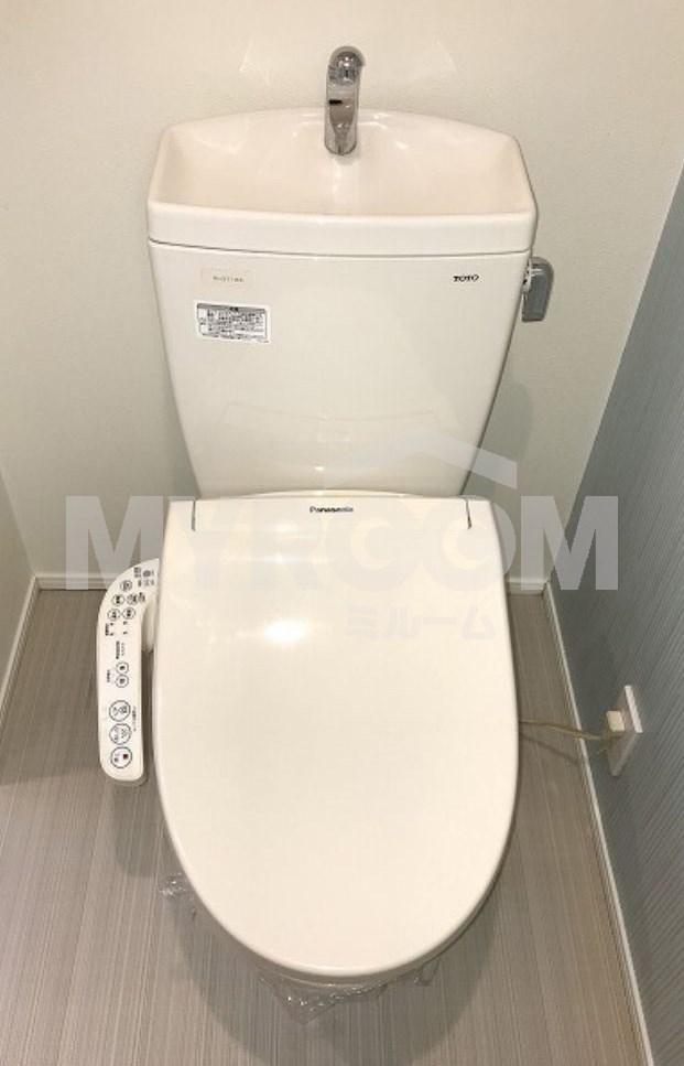 トイレ　温水洗浄機能付トイレ（同一仕様写真）