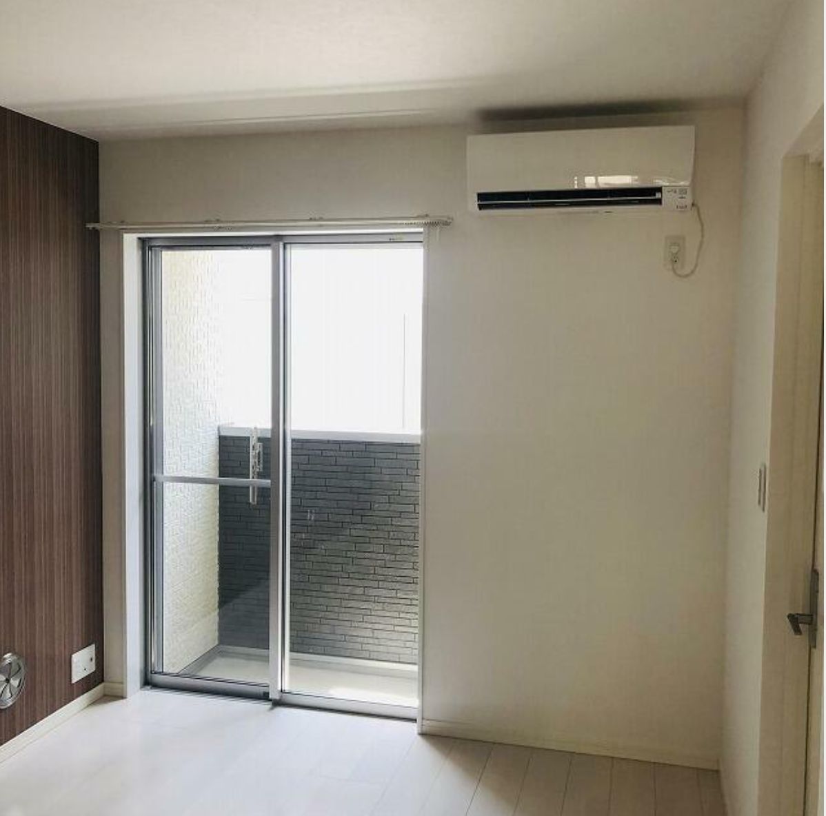 居室・リビング　ホワイトフローリング（同一仕様写真）