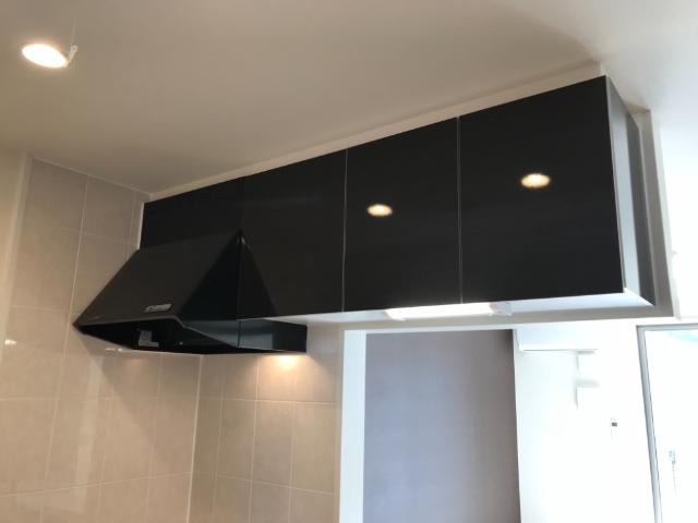 キッチン　吊り戸棚