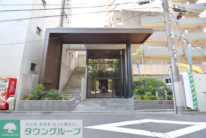 エントランス　お問合せは(株)タウンハウジングレジデンス事業部　赤坂店・…