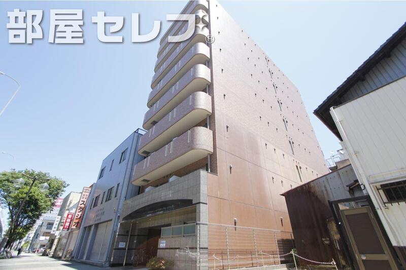 建物外観　９階建てのマンション。