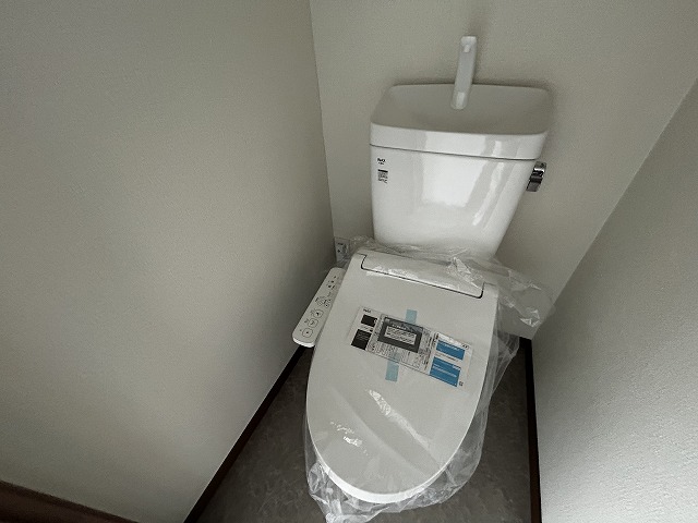 トイレ　WC　温水洗浄便座