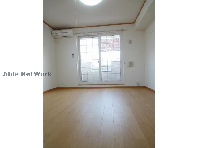 居室・リビング　※同物件別部屋