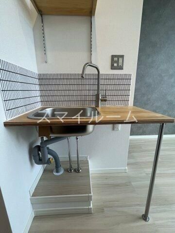 キッチン　別部屋参考写真となります。