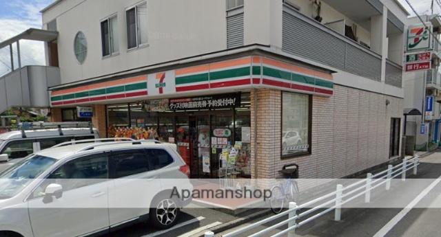 コンビニ　セブンイレブン（コンビニ）まで261m