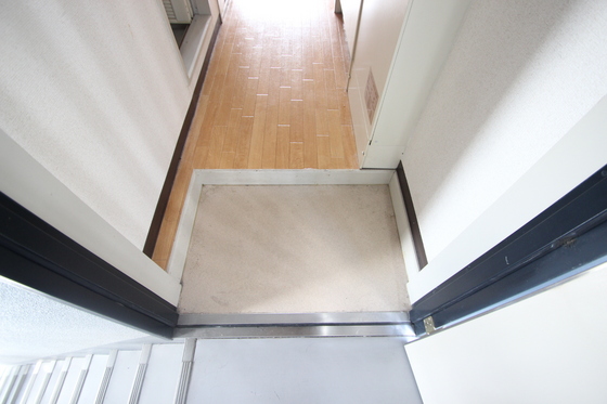 玄関　※別部屋の写真です