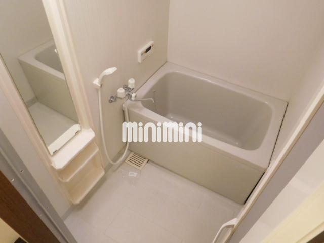 バス・シャワールーム　追い炊き機能付きのお風呂で快適なバスタイムを。