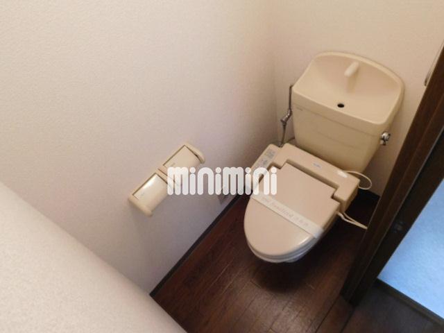 トイレ　温水洗浄便座完備です。