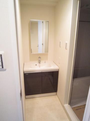 洗面設備　シャンプードレッサー付き洗面台