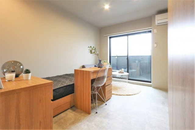 居室・リビング　参考写真（同物件別部屋）