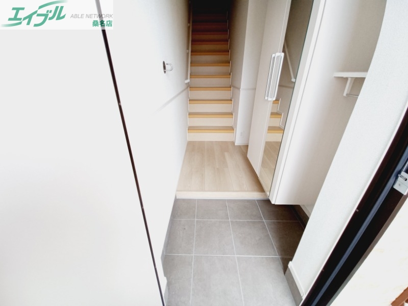 玄関　同型参考写真です