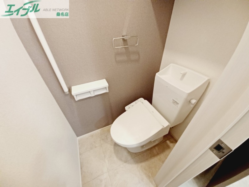 トイレ　同型参考写真です