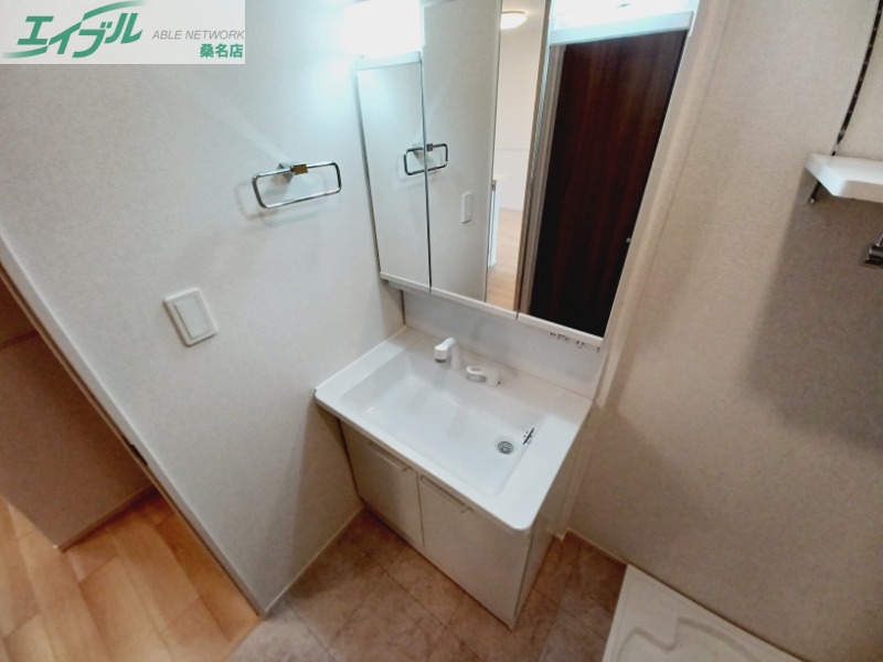 洗面設備　同型参考写真です