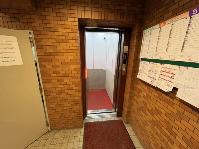 ロビー　建物の内部です