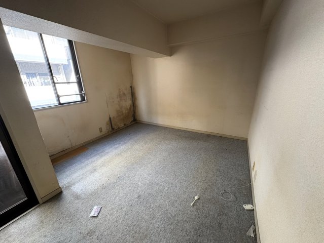 居室・リビング　クリーニング前の写真となります。