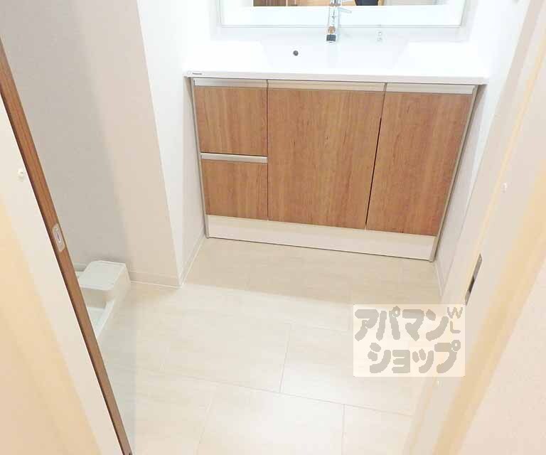 洗面設備　洗面台もゆったりとした広さです。