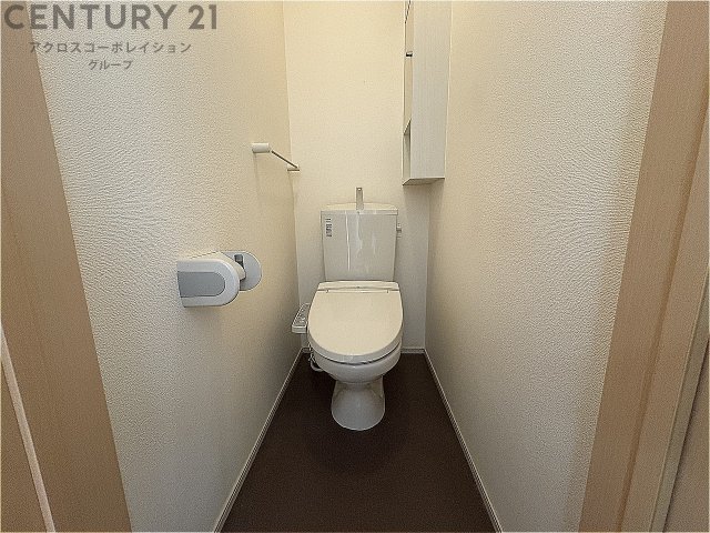 トイレ　温水洗浄便座付きで便利です♪