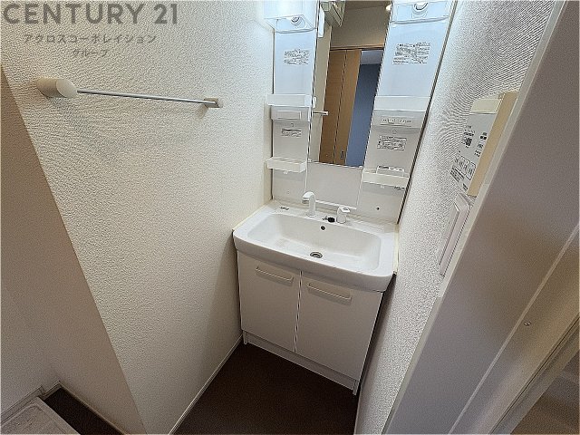 洗面設備　温水洗浄便座付きで便利です♪