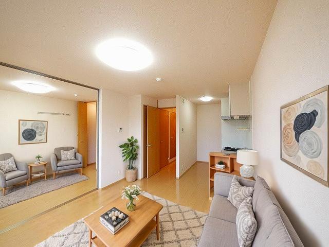 居室・リビング　CGで家具等を配置したもので家具等は含まれません