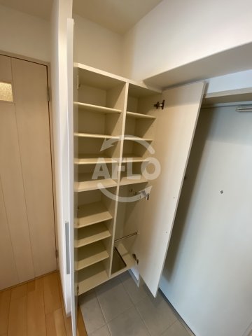 玄関　クレグラン北梅田　下駄箱