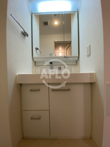 洗面設備　クレグラン北梅田　独立洗面化粧台