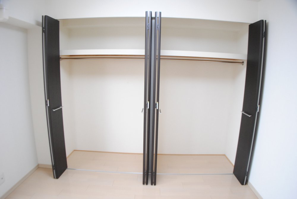 収納　クレグラン北梅田　クローゼット