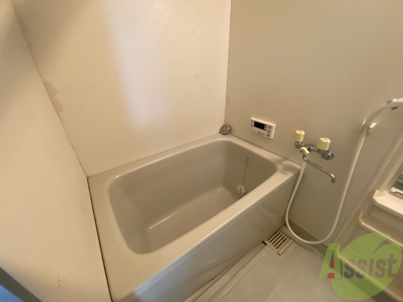 バス・シャワールーム　追い焚き機能が付いているのでいつでも温かいお風呂に入れますよ