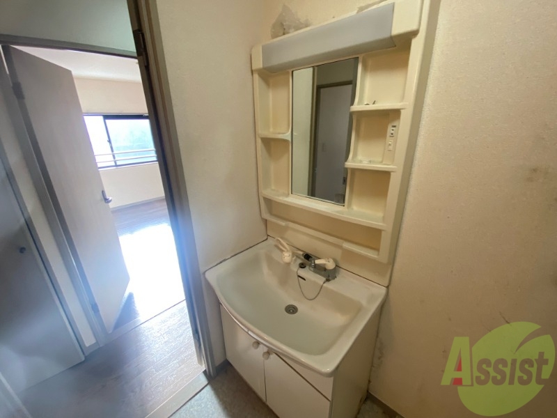 洗面設備　洗面台は独立しています。朝の身支度はこちらでどうぞ～