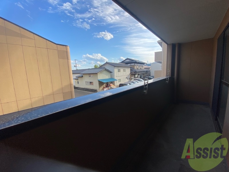 バルコニー　バルコニーがあるので洗濯物は外に干せそうですね～