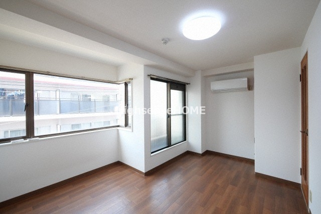 居室・リビング　こちらのリビングで趣味の時間をお楽しみください